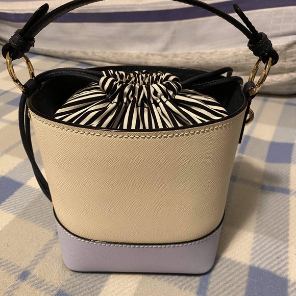 ❗️SOLD❗️Kate Spade Small Bucket Bag - Picture 6 of 6
